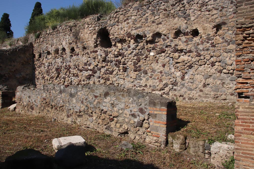 VI.7.26 Pompeii. October 2022. Looking west along north wall towards north-west corner. Photo courtesy of Klaus Heese.