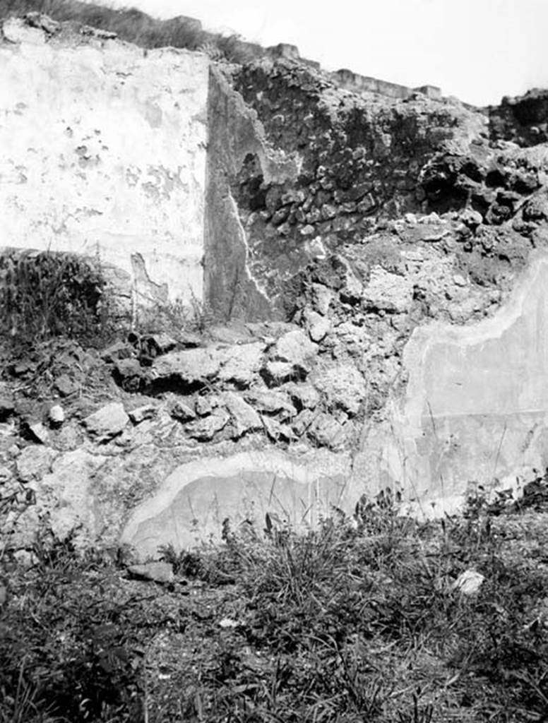 230855 Bestand-D-DAI-ROM-W.654.jpg
6.9.1 Pompeii. W654. 
Looking north-east towards rear north wall of room 8, which contained a small private room (9) and small garden. The photo would have been taken from the area of either cubiculum 7, or room 10, showing the remains of the painted decoration on the lower wall.
Photo by Tatiana Warscher. With kind permission of DAI Rome, whose copyright it remains. 
See http://arachne.uni-koeln.de/item/marbilderbestand/230855
