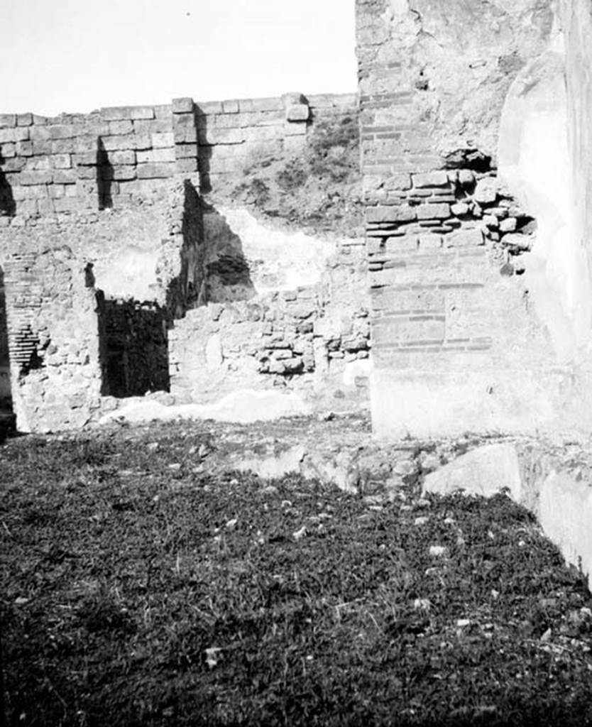 231761 Bestand-D-DAI-ROM-W.641.jpg
6.9.1 Pompeii. W641. Looking north from garden area 18, north-east side, across the walkway of room 4, towards doorway to corridor to room 8. 
Photo by Tatiana Warscher. With kind permission of DAI Rome, whose copyright it remains. 
See http://arachne.uni-koeln.de/item/marbilderbestand/231761  
According to Warscher, this showed the north-east corner of the Xystus, where one could see the remains of a podium.
See Warscher, T, 1938: Codex Topographicus Pompejanus, Regio VI, insula 9: Pars prima, (no.21), DAIR, Rome.