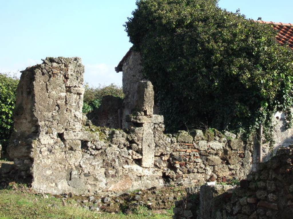 VI.9.1 Pompeii. December 2005. East wall of garden area, the dividing wall of VI.9.13.