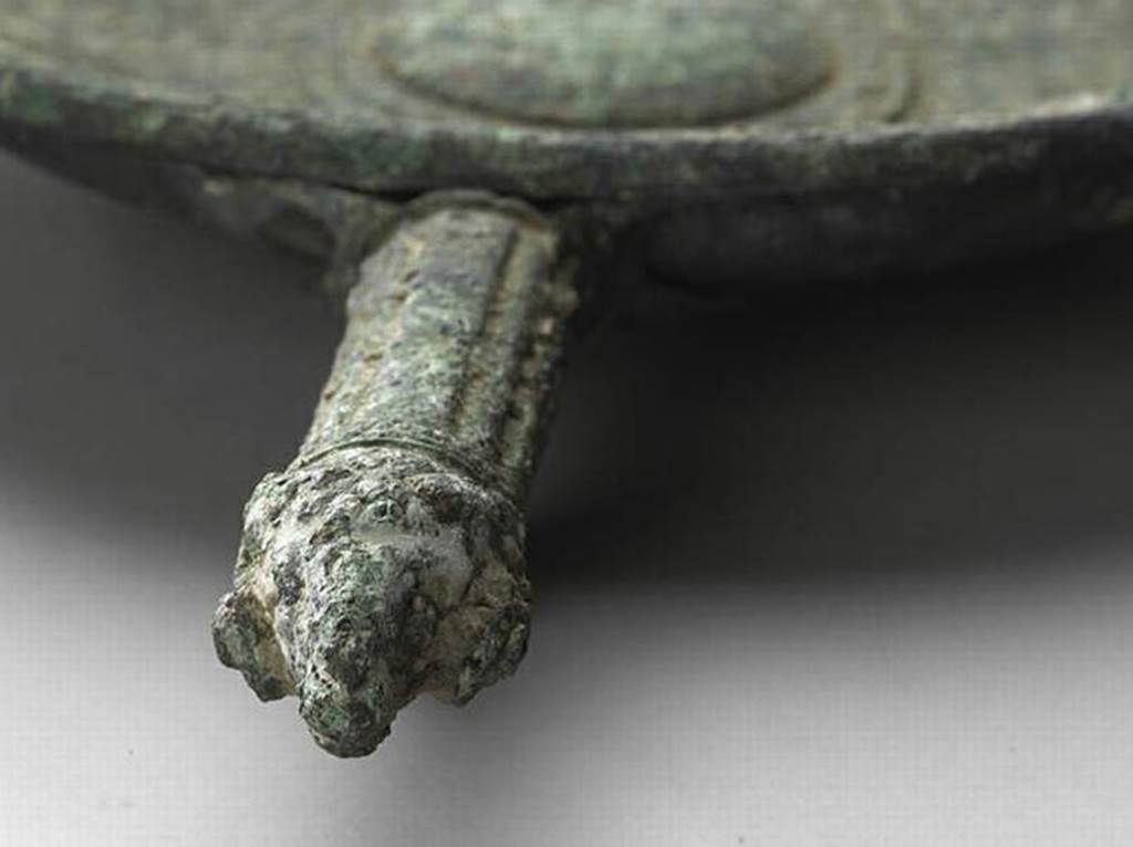 VI.9.1 Bronze Patère.  Rams head handle.  OA 2793 Patère, musée Condé, photo RMN © R.G. Ojeda