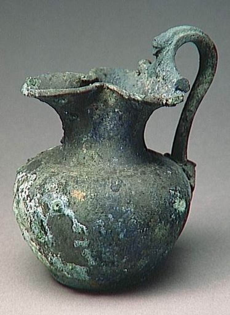VI.9.1 Bronze jug.  Height 0.153m.  OA 1152 Cruche à embouchure Trilobée, musée Condé, photo RMN © R.G. Ojeda