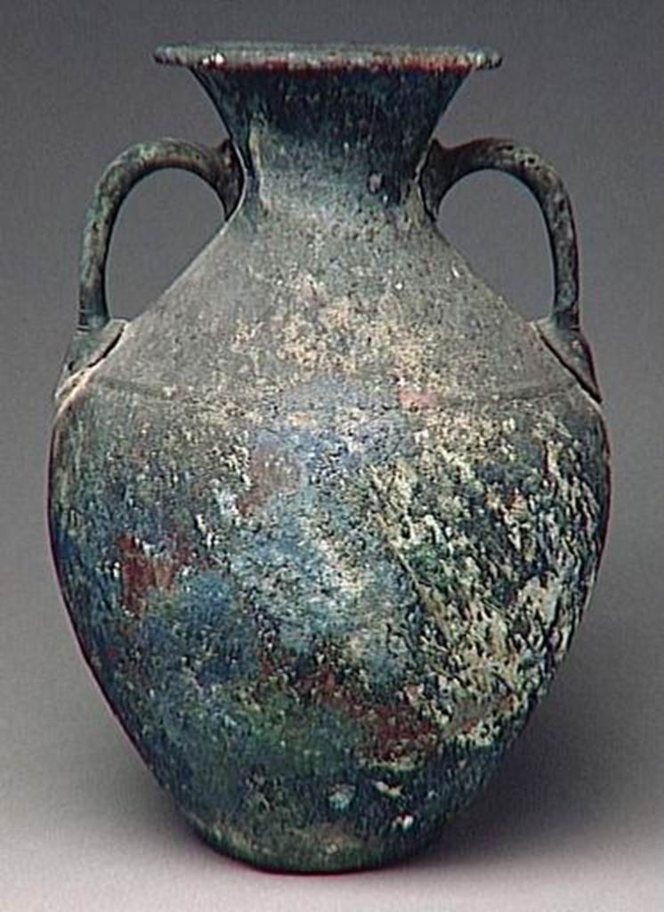 VI.9.1 Bronze amphora, height 0.34m.  OA 1823 Amphore, musée Condé, photo RMN © R.G. Ojeda