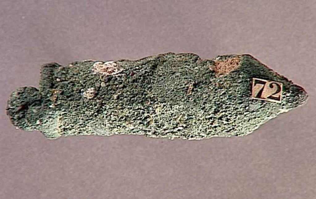 VI.9.1 Bronze handle?.  Length 0.08m.  OA 1827 Manche?, musée Condé, photo RMN © R.G. Ojeda