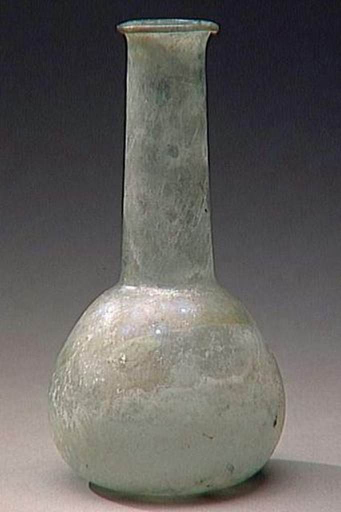 VI.9.1 Glass perfume bottle.  Height 0.165m.  OA 1831 Balsamaire, musée Condé, photo RMN © R.G. Ojeda