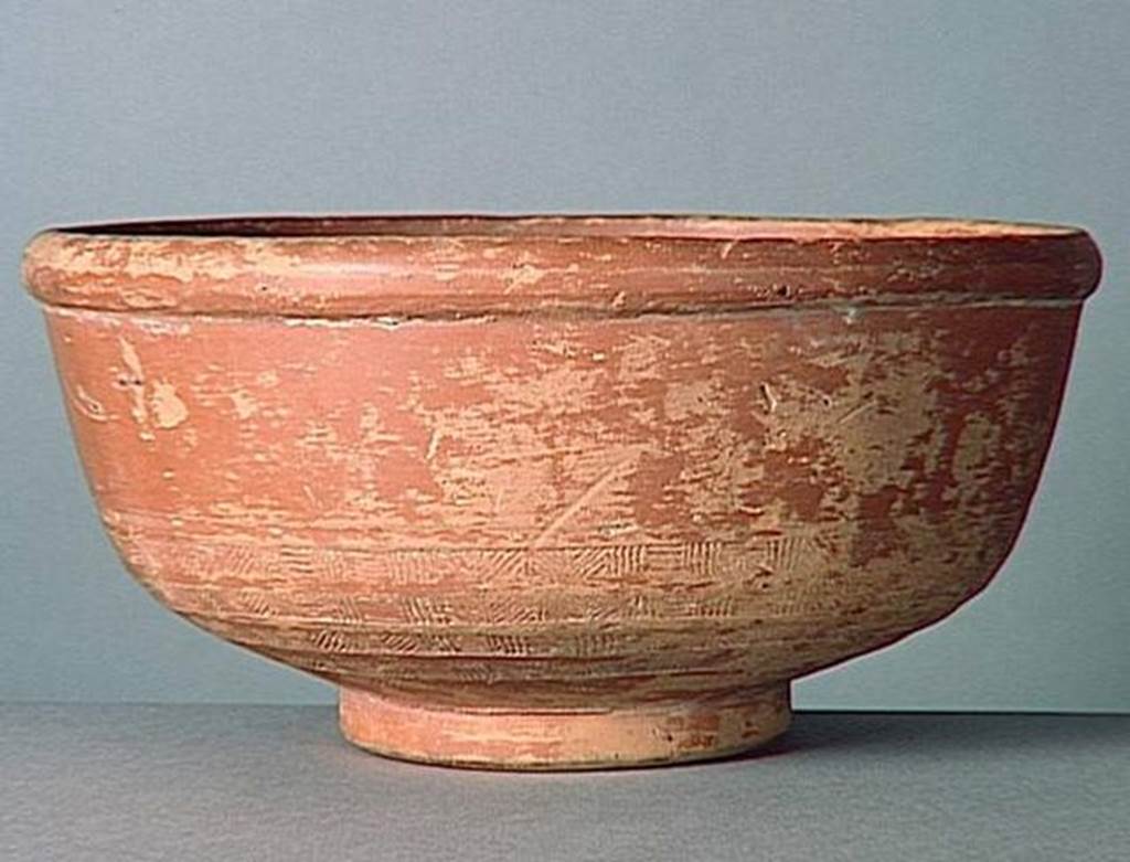 VI.9.1 Clay bowl with pattern.  Height 0.11m, diameter 0.215m.  OA 1843 Coupe, musée Condé, photo RMN © R.G. Ojeda