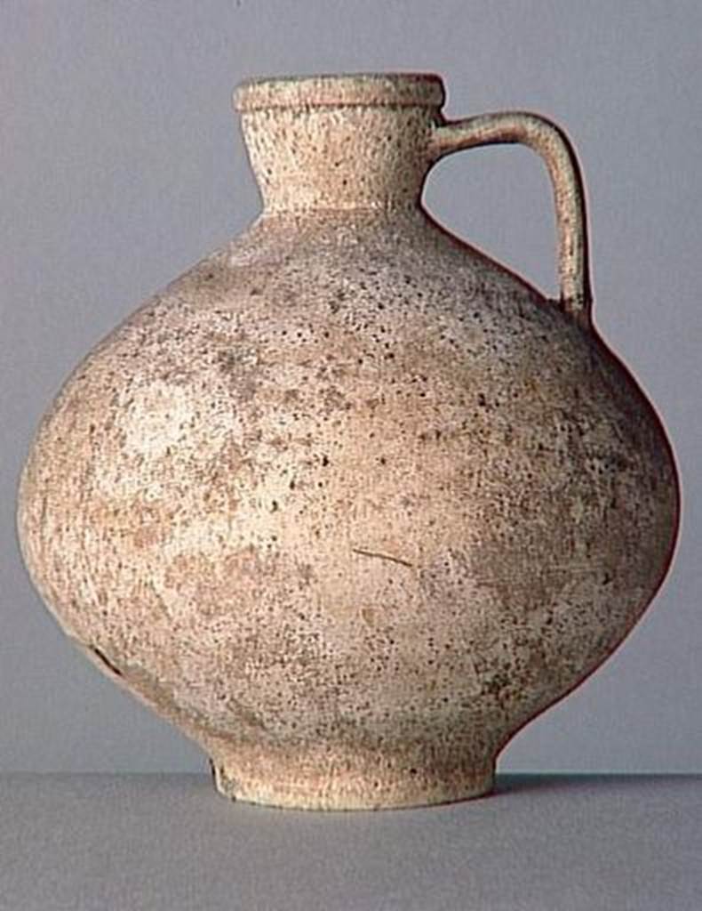 VI.9.1 Clay jug.  OA 1845 Cruche, musée Condé, photo RMN © R.G. Ojeda