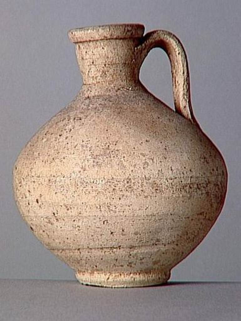 VI.9.1 Clay jug.   OA 1847 Cruche, musée Condé, photo RMN © R.G. Ojeda