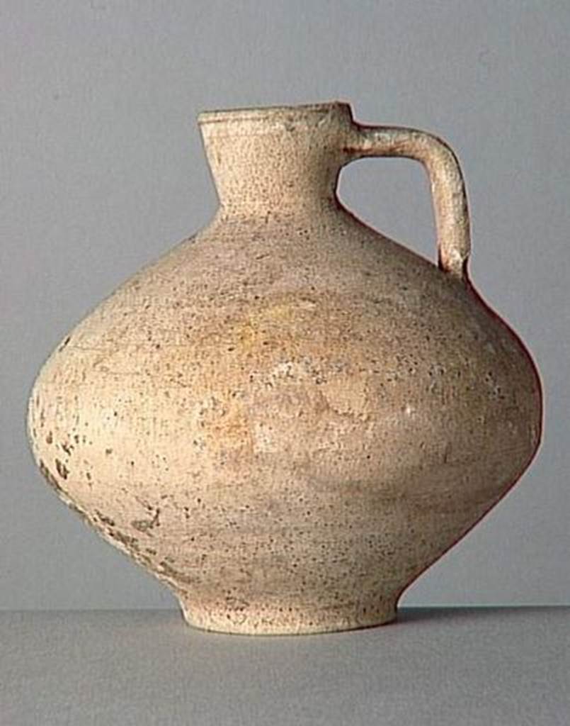 VI.9.1 Clay jug.  OA 1850 Cruche, musée Condé, photo RMN © R.G. Ojeda
