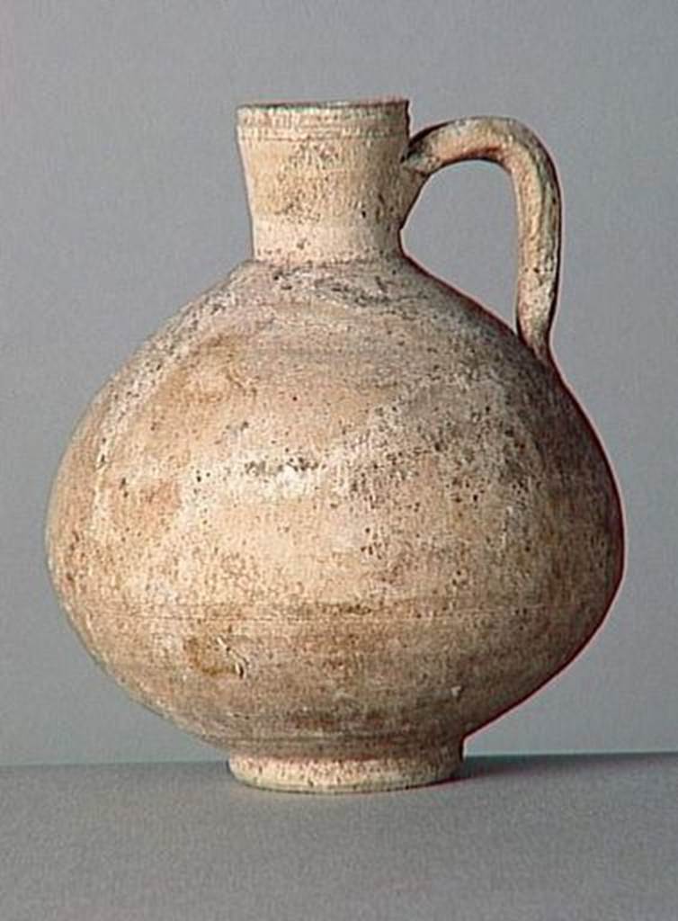 VI.9.1 Clay jug.  OA 1851 Cruche, musée Condé, photo RMN © R.G. Ojeda