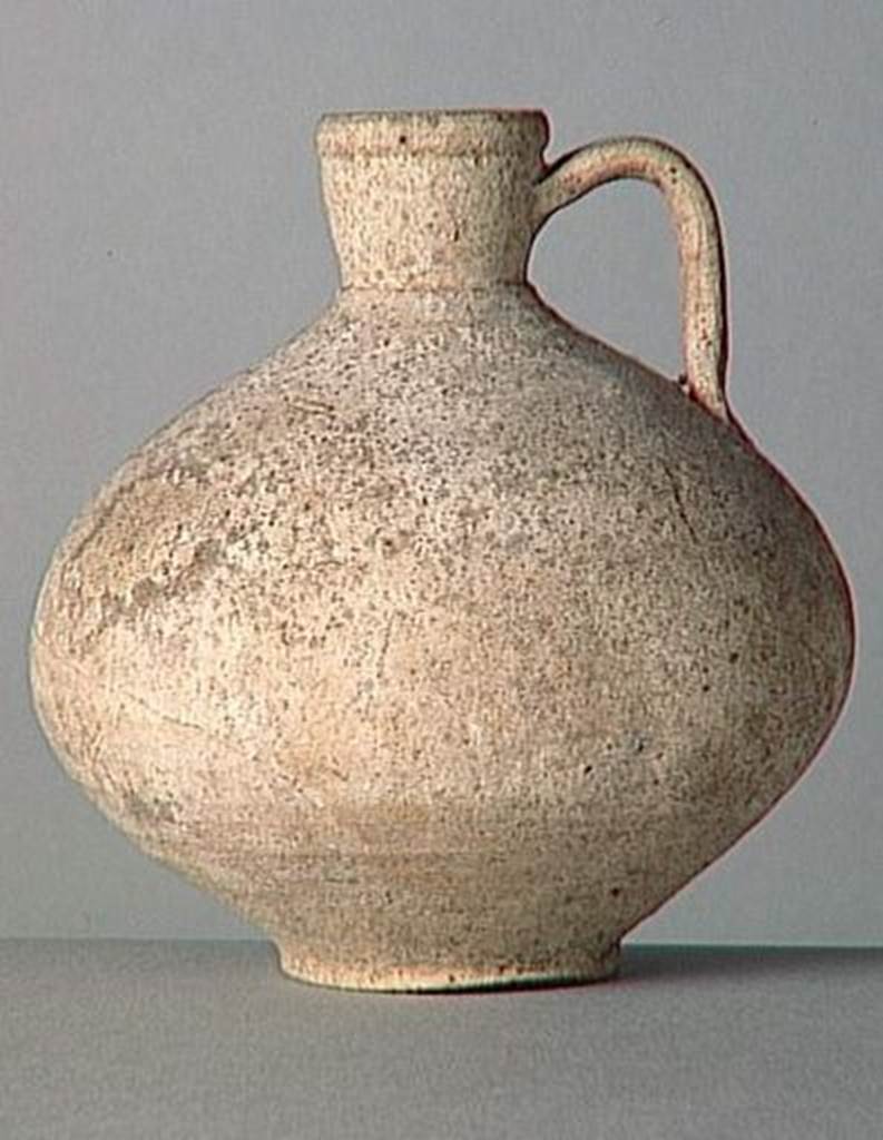 VI.9.1 Clay jug.  OA 1852 Cruche, musée Condé, photo RMN © R.G. Ojeda