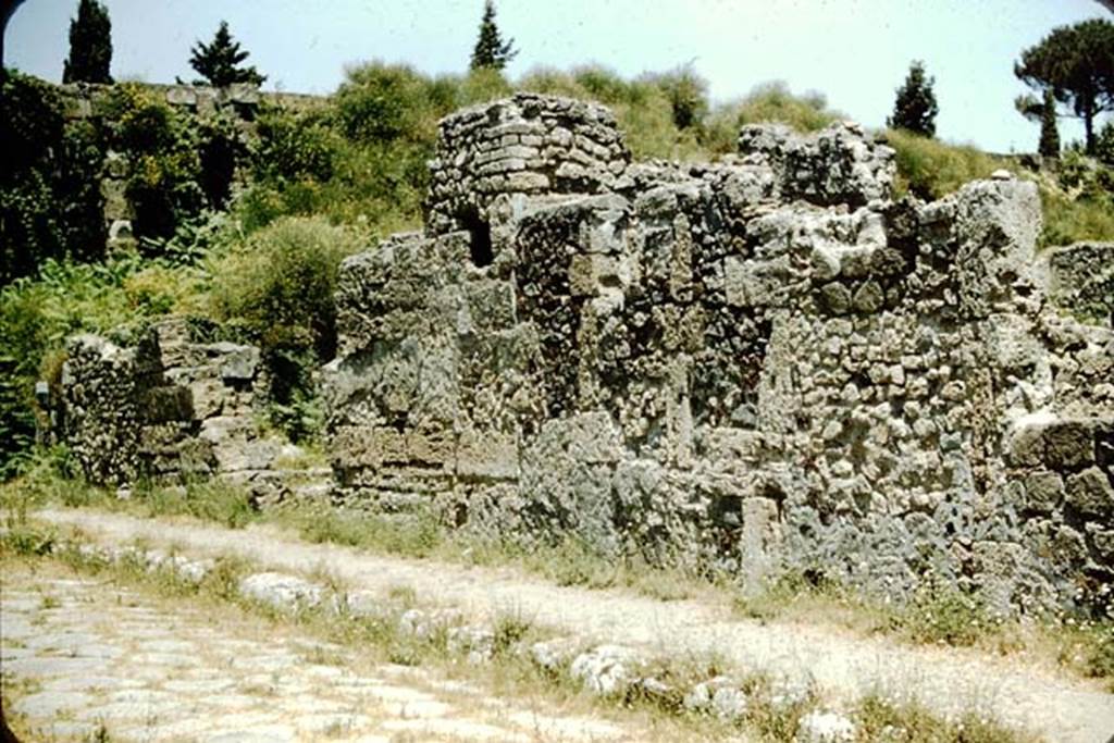 VI.9.1 Pompeii. 1957. Looking north-east towards exterior wall, at northern end of Via di Mercurio. Photo by Stanley A. Jashemski.
Source: The Wilhelmina and Stanley A. Jashemski archive in the University of Maryland Library, Special Collections (See collection page) and made available under the Creative Commons Attribution-Non Commercial License v.4. See Licence and use details.
J57f0345