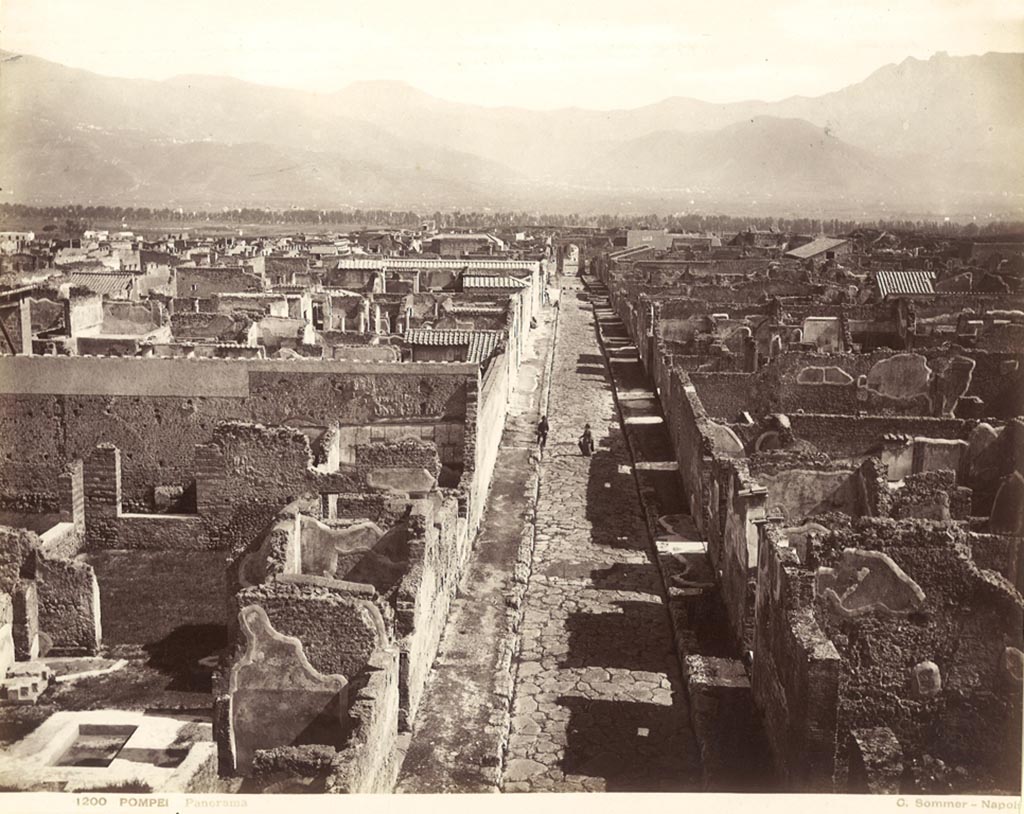VI.9.1, on left, and Via Mercurio. C.1880-1890. G. Sommer no. 1200 but of a different date from the photo no. 1200 above.
Looking south. The atrium with impluvium can be seen on the lower left. Photo courtesy of Rick Bauer.