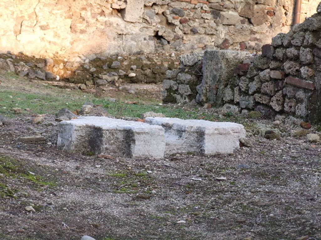 VI.9.1 Pompeii. December 2006. According to Fiorelli, found in the atrium were the remains of the travertine foundation for the strongbox, for the money paid by the clients. See Pappalardo, U., 2001. La Descrizione di Pompei per Giuseppe Fiorelli (1875). Napoli: Massa Editore. (p. 63)