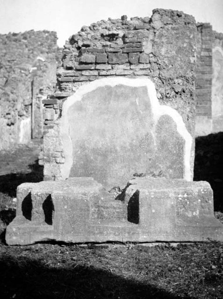 231223 Bestand-D-DAI-ROM-W.632.jpg
6.9.1Pompeii. W632. Looking east across atrium towards base of arca, or money chest.
Photo by Tatiana Warscher. With kind permission of DAI Rome, whose copyright it remains. 
See http://arachne.uni-koeln.de/item/marbilderbestand/231223