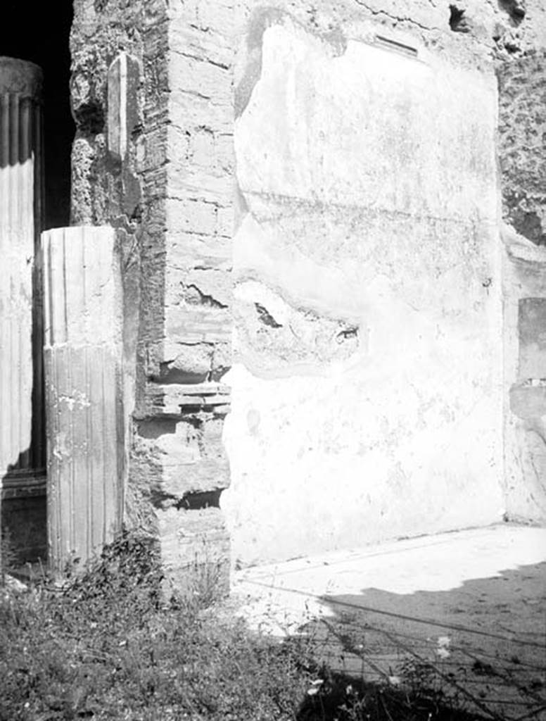 231017 Bestand-D-DAI-ROM-W.583.jpg
VI.9.2 Pompeii. W.583. Room 25, north wall.
Photo by Tatiana Warscher. With kind permission of DAI Rome, whose copyright it remains. 
See http://arachne.uni-koeln.de/item/marbilderbestand/231017