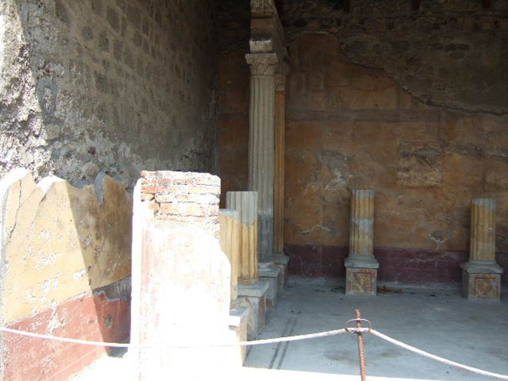 VI.9.2 Pompeii.  September 2005.  Room 24.  Corinthian Oecus.  North east corner.