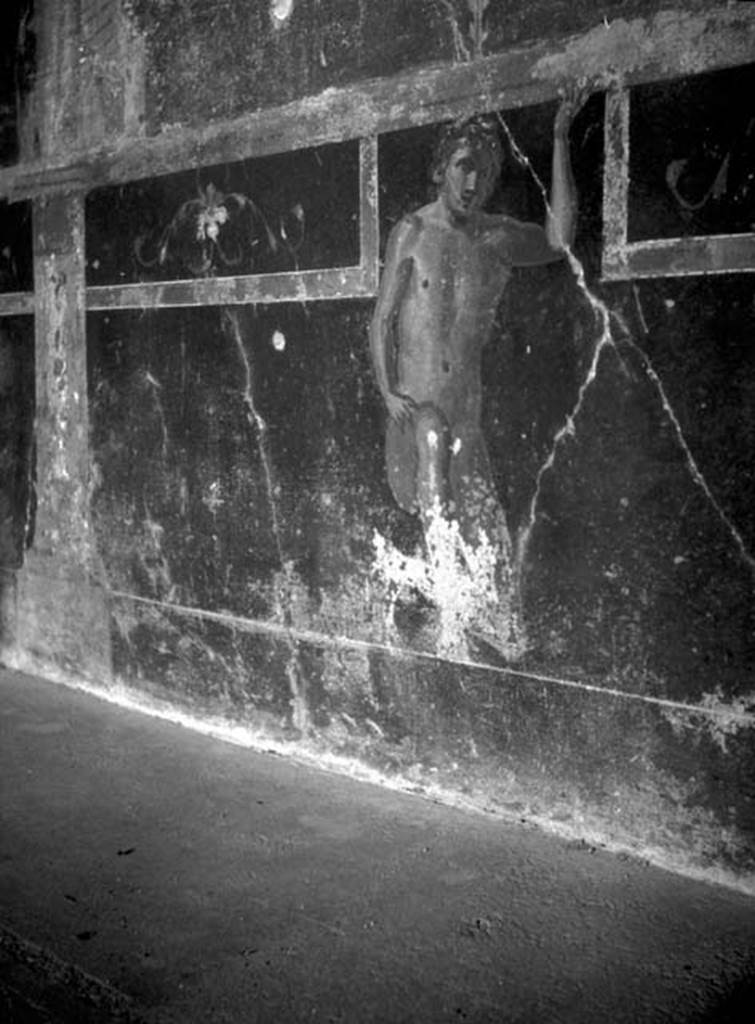 231746 Bestand-D-DAI-ROM-W.592.jpg
VI.9.2 Pompeii. W.592.Room 26, centre of east wall, painting of kneeling figure with raised hand.
Photo by Tatiana Warscher. With kind permission of DAI Rome, whose copyright it remains. 
See http://arachne.uni-koeln.de/item/marbilderbestand/231746