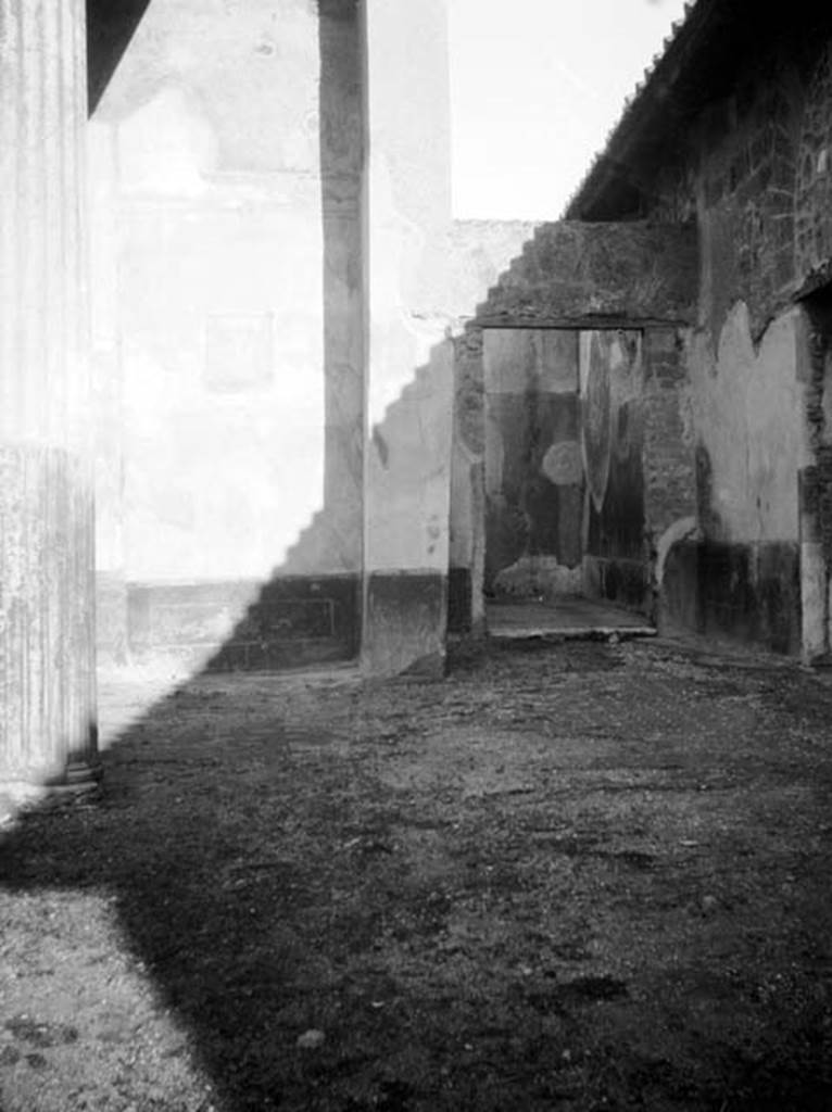 231493 Bestand-D-DAI-ROM-W.616.jpg
VI.9.2 Pompeii. W.616. Looking north along east portico of peristyle 16, towards doorway to room 28 in north-east corner.
Photo by Tatiana Warscher. With kind permission of DAI Rome, whose copyright it remains. 
See http://arachne.uni-koeln.de/item/marbilderbestand/231493