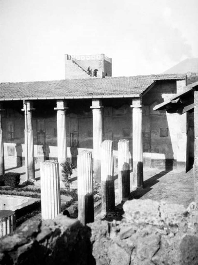 231721 Bestand-D-DAI-ROM-W.515.jpg
VI.9.2 Pompeii. W.515. Peristyle 16, looking north, from south-east corner.
Photo by Tatiana Warscher. With kind permission of DAI Rome, whose copyright it remains. 
See http://arachne.uni-koeln.de/item/marbilderbestand/231721