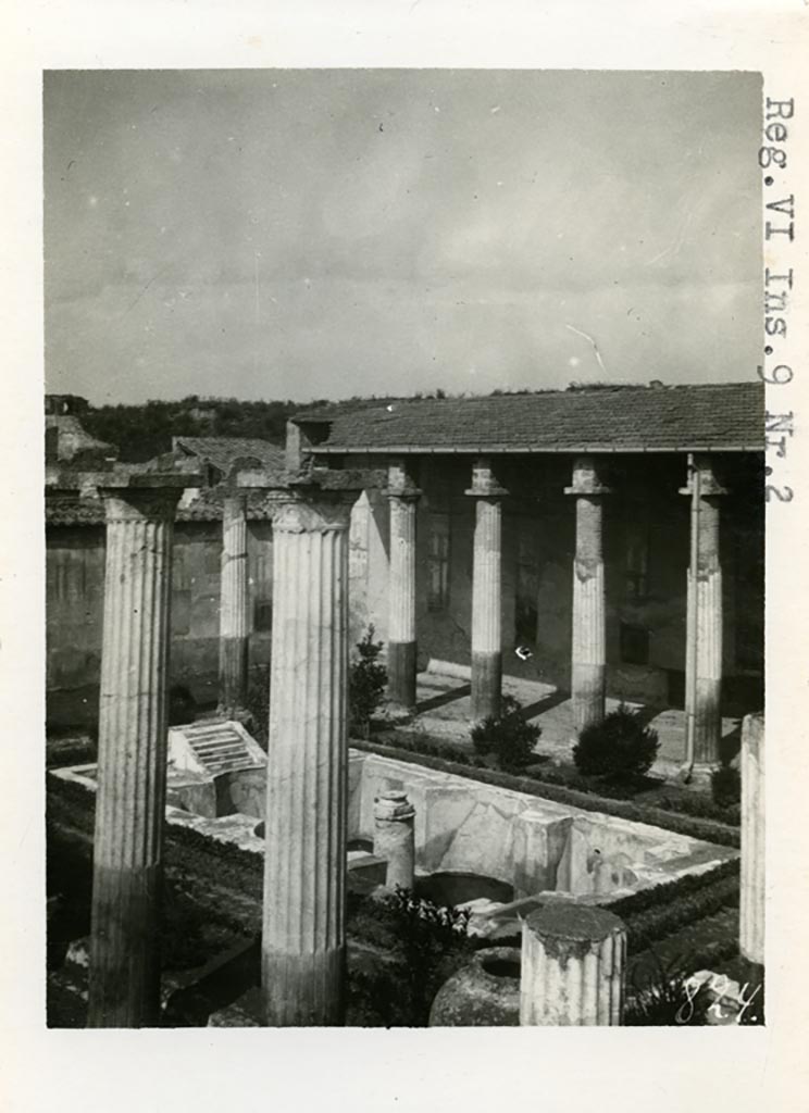 VI.9.2 Pompeii. Pre-1937-39. Looking north-west across peristyle. 
Photo courtesy of American Academy in Rome, Photographic Archive. Warsher collection no. 824.