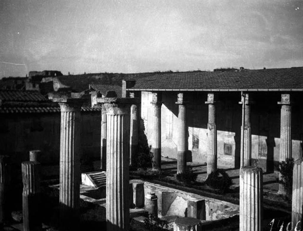 231723 Bestand-D-DAI-ROM-W.518.jpg
VI.9.2 Pompeii. W.518. Peristyle 16, looking north-west.
Photo by Tatiana Warscher. With kind permission of DAI Rome, whose copyright it remains. 
See http://arachne.uni-koeln.de/item/marbilderbestand/231723