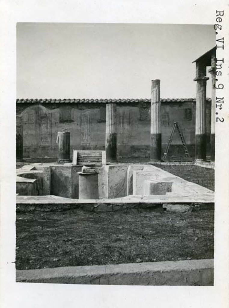 VI.9.2 Pompeii. 1937-1939. Peristyle garden 17, looking west across pool 18 and fountain 19. Photo courtesy of American Academy in Rome, Photographic Archive. 
Warsher collection no. 415a.
