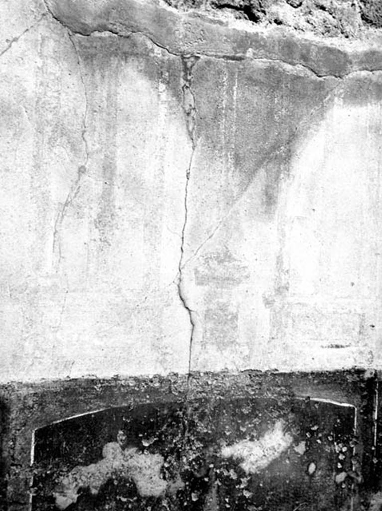 231199 Bestand-D-DAI-ROM-W.466.jpg
VI.9.2 Pompeii. W.466. Room 2, wall decoration from west end of north wall in atrium. 
Photo by Tatiana Warscher. With kind permission of DAI Rome, whose copyright it remains. 
See http://arachne.uni-koeln.de/item/marbilderbestand/231199