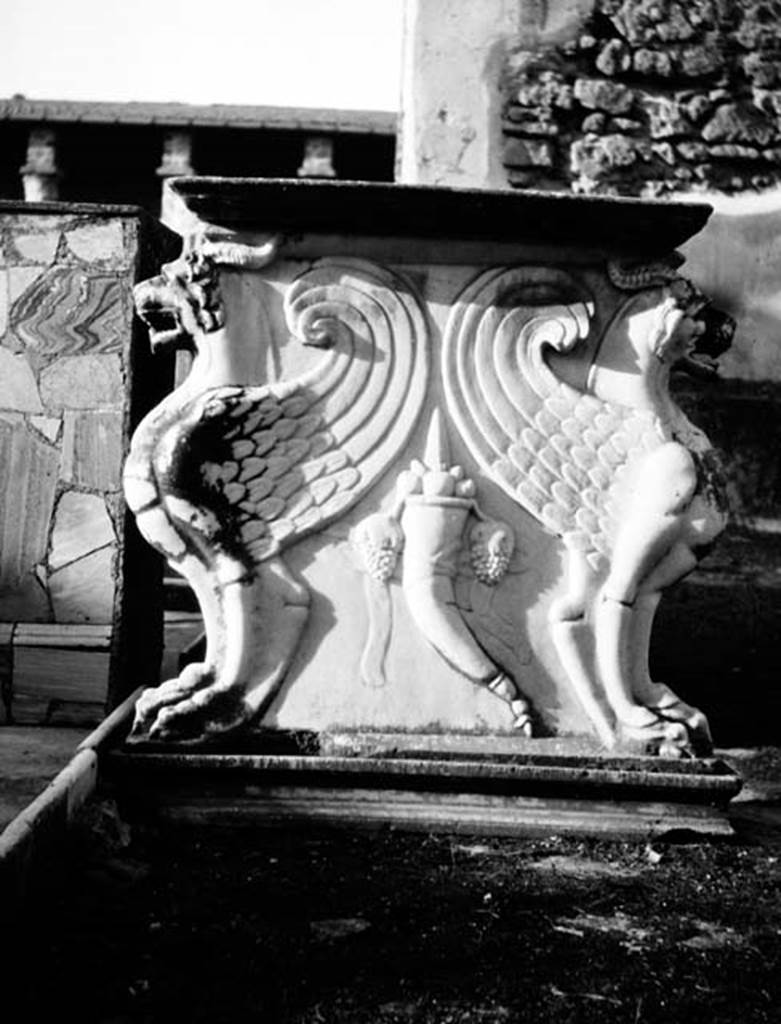 231956 Bestand-D-DAI-ROM-W.455.jpg
VI.9.2 Pompeii. W.455. Room 2, marble table leg 6 with pediment 5 in front.
Photo by Tatiana Warscher. With kind permission of DAI Rome, whose copyright it remains. 
See http://arachne.uni-koeln.de/item/marbilderbestand/231956