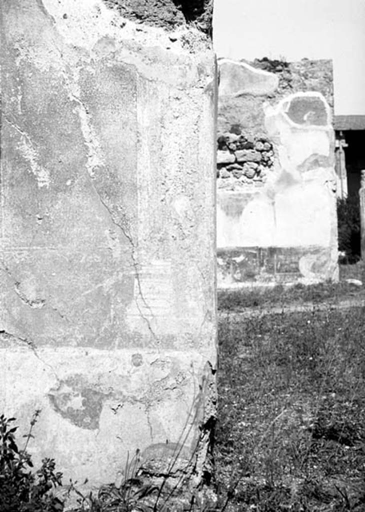 231702 Bestand-D-DAI-ROM-W.472.jpg
VI.9.2 Pompeii. W.472 Room 12, west side of doorway leading into the atrium, looking north.
Photo by Tatiana Warscher. With kind permission of DAI Rome, whose copyright it remains. 
See http://arachne.uni-koeln.de/item/marbilderbestand/231702