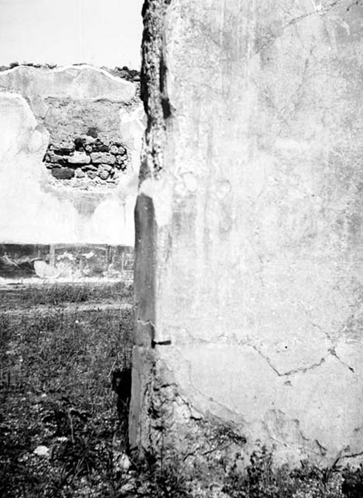 230836 Bestand-D-DAI-ROM-W.473.jpg
VI.9.2 Pompeii. W.473. Room 12, east side of doorway leading to atrium, looking north.
Photo by Tatiana Warscher. With kind permission of DAI Rome, whose copyright it remains. 
See http://arachne.uni-koeln.de/item/marbilderbestand/230836