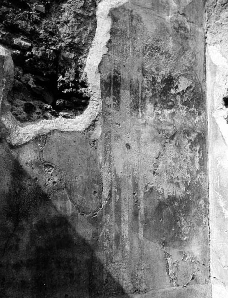 231712 Bestand-D-DAI-ROM-W.495.jpg
VI.9.2 Pompeii. W.495. Room 14, remains of painted decoration from north end of west wall.
Photo by Tatiana Warscher. With kind permission of DAI Rome, whose copyright it remains. 
See http://arachne.uni-koeln.de/item/marbilderbestand/231712