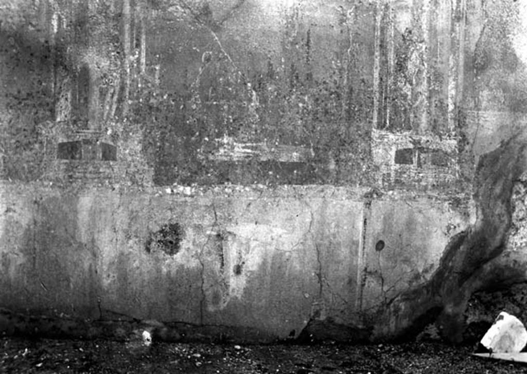 231465 Bestand-D-DAI-ROM-W.479.jpg
VI.9.2 Pompeii. W.479. Room 14, remains of wall decoration from west wall.
Photo by Tatiana Warscher. With kind permission of DAI Rome, whose copyright it remains. 
See http://arachne.uni-koeln.de/item/marbilderbestand/231465