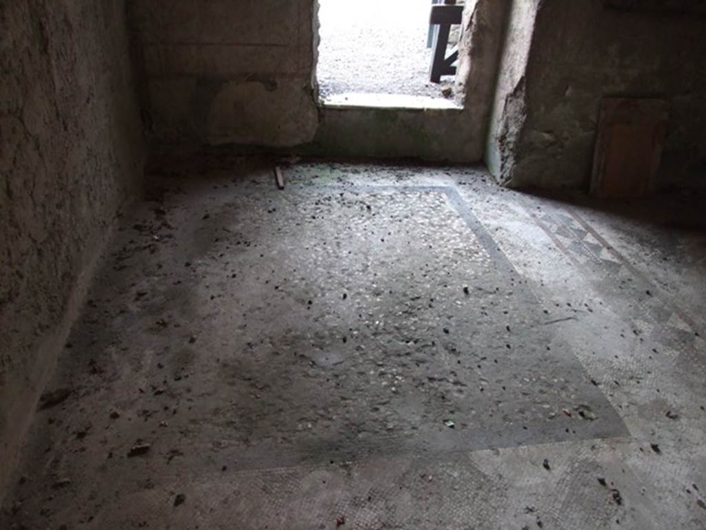 VI.9.2 Pompeii. December 2007.  Room 31, mosaic floor. Looking north towards doorway.
