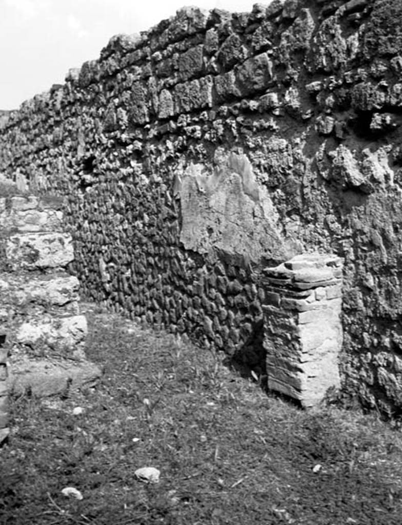 231029 Bestand-D-DAI-ROM-W.620.jpg
VI.9.2 Pompeii. W.620. Room 30, looking north in corridor at rear of services area towards the east wall. According to Tatiana Warscher’s notes, this is a photo of the lararium in the kitchen.
Photo by Tatiana Warscher. With kind permission of DAI Rome, whose copyright it remains. 
See http://arachne.uni-koeln.de/item/marbilderbestand/231029