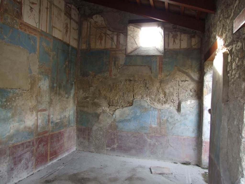 VI.9.2 Pompeii.   December 2007.  Room 29.  West wall with window.