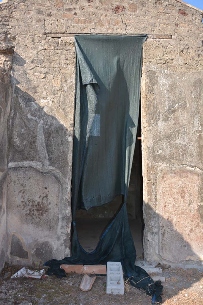 VI.9.3 Pompeii. September 2019. 
Doorway to cubiculum 3, on south side of entrance corridor/fauces.
Foto Annette Haug, ERC Grant 681269 DÉCOR.