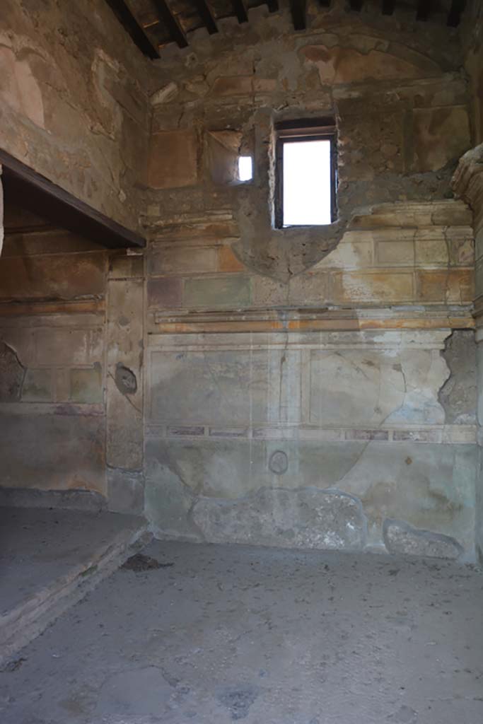 VI.9.3/5 Pompeii. September 2019. 
Cubiculum 3, on south side of entrance corridor/fauces, looking west through doorway.
Foto Annette Haug, ERC Grant 681269 DÉCOR.