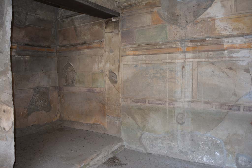 VI.9.3 Pompeii. September 2019. South-west corner in alcove and west wall of cubiculum 3.
Foto Annette Haug, ERC Grant 681269 DÉCOR.