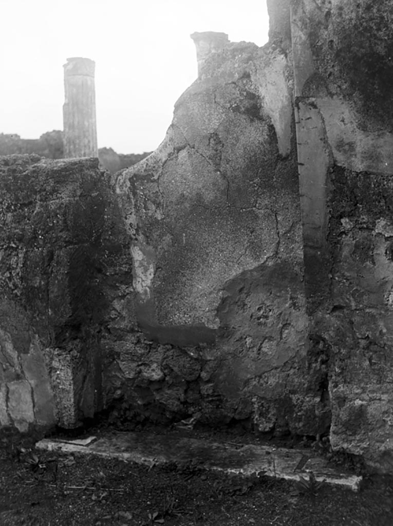 VI.9.3 Pompeii. W682. 
Room 4, south side of atrium, with blocked doorway that would have led to the Corinthian atrium of VI.9.5.
Photo by Tatiana Warscher. Photo © Deutsches Archäologisches Institut, Abteilung Rom, Arkiv.