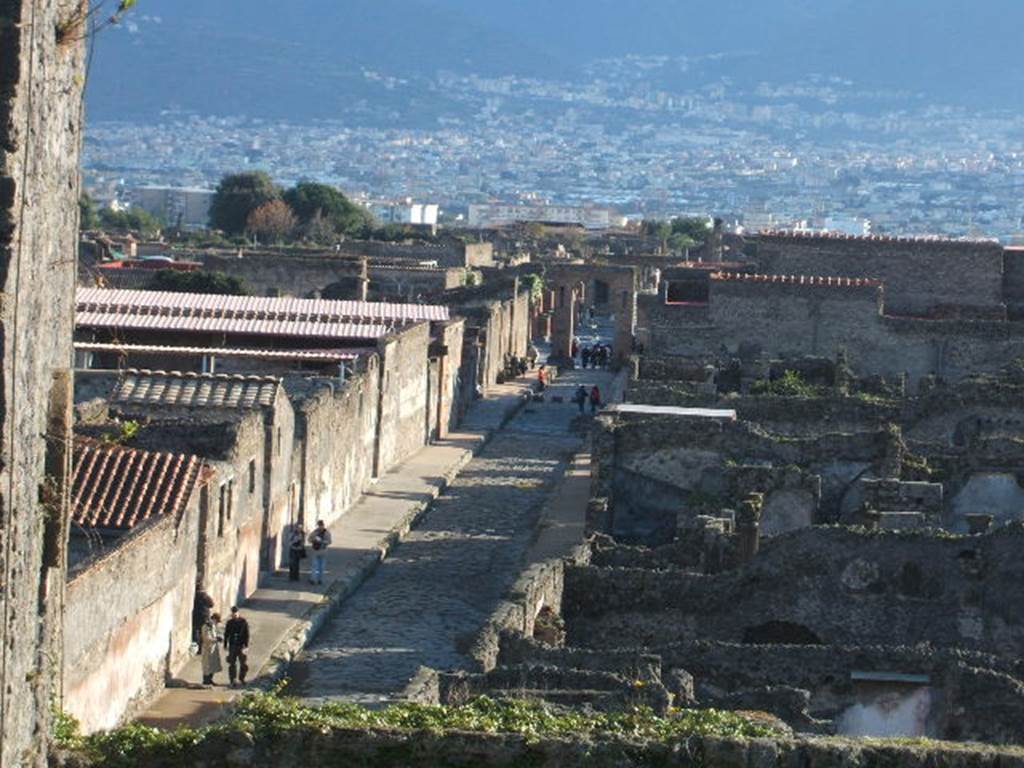 VI.9.3/5 Pompeii. From the city walls looking south along Via di Mercurio.              VI.7