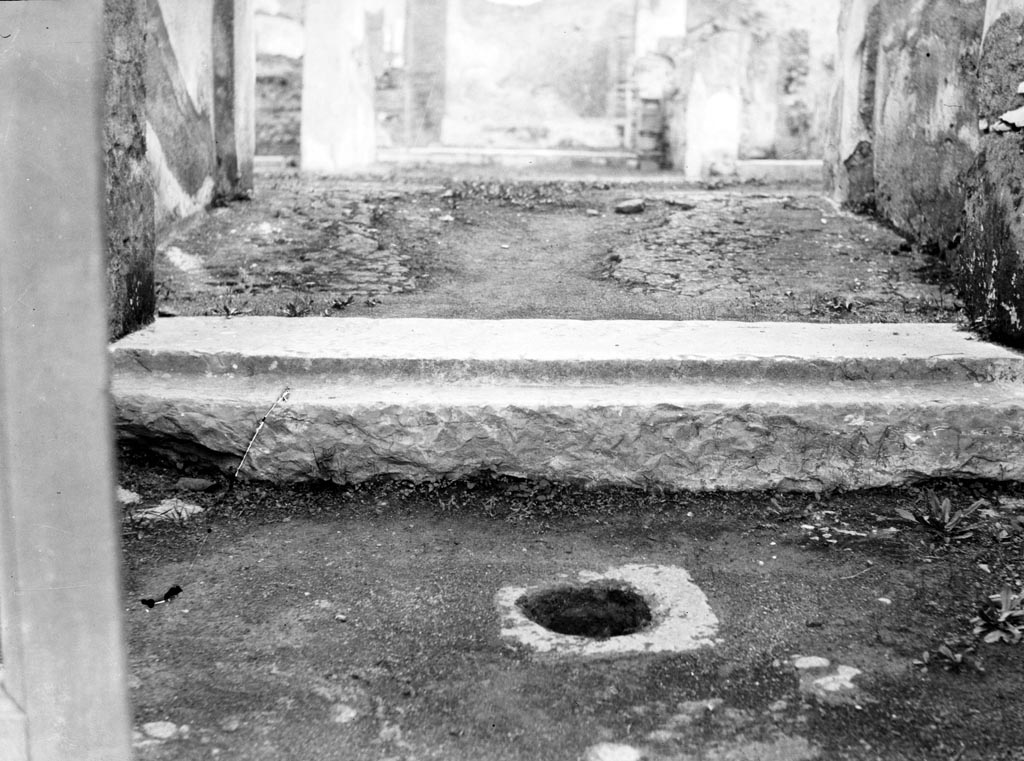 VI.9.3 Pompeii. W671. Entrance threshold to vestibule and fauces 1. 
Photo by Tatiana Warscher. Photo © Deutsches Archäologisches Institut, Abteilung Rom, Arkiv.