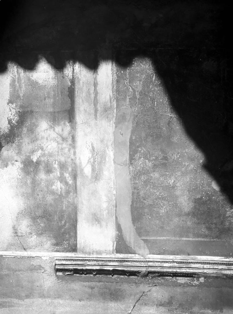 VI.9.3 Pompeii. W683. Room 2, remains of wall decorations.
Photo by Tatiana Warscher. Photo © Deutsches Archäologisches Institut, Abteilung Rom, Arkiv.