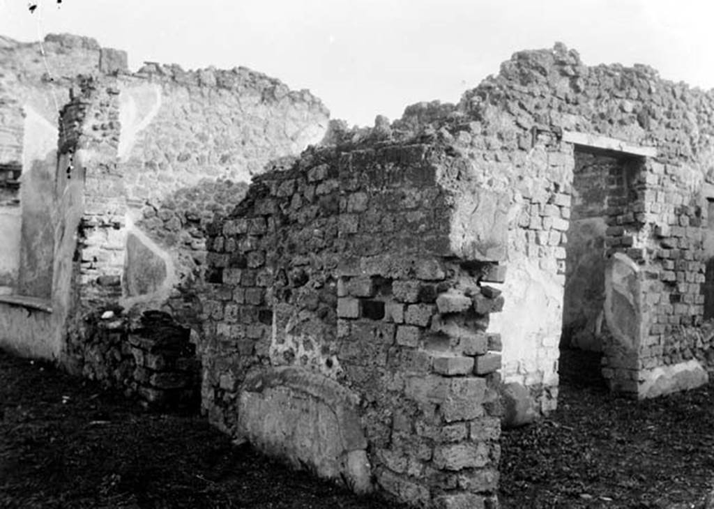 230883 Bestand-D-DAI-ROM-W.735.jpg
VI.9.5 Pompeii. W735. Looking across south-east corner of Corinthian atrium. On the left can be seen the window sill of room 25, with doorway to room 24 (centre left). On the right is the open entrance to pseudo-peristyle 19, with doorway to corridor 23 in its east wall (extreme right). 
Photo by Tatiana Warscher. With kind permission of DAI Rome, whose copyright it remains. 
See http://arachne.uni-koeln.de/item/marbilderbestand/230883
