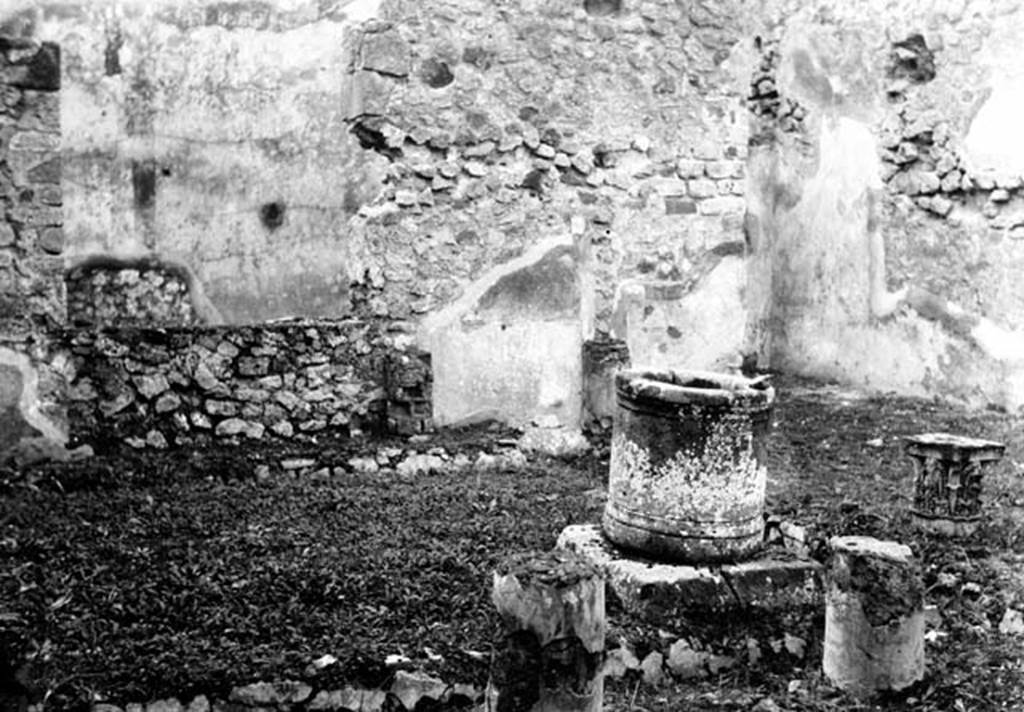 230885 Bestand-D-DAI-ROM-W.737.jpg
VI.9.5 Pompeii. W737. Looking west across pseudo-peristyle 19, on south side of Corinthian atrium 16.
Photo by Tatiana Warscher. With kind permission of DAI Rome, whose copyright it remains. 
See http://arachne.uni-koeln.de/item/marbilderbestand/230885