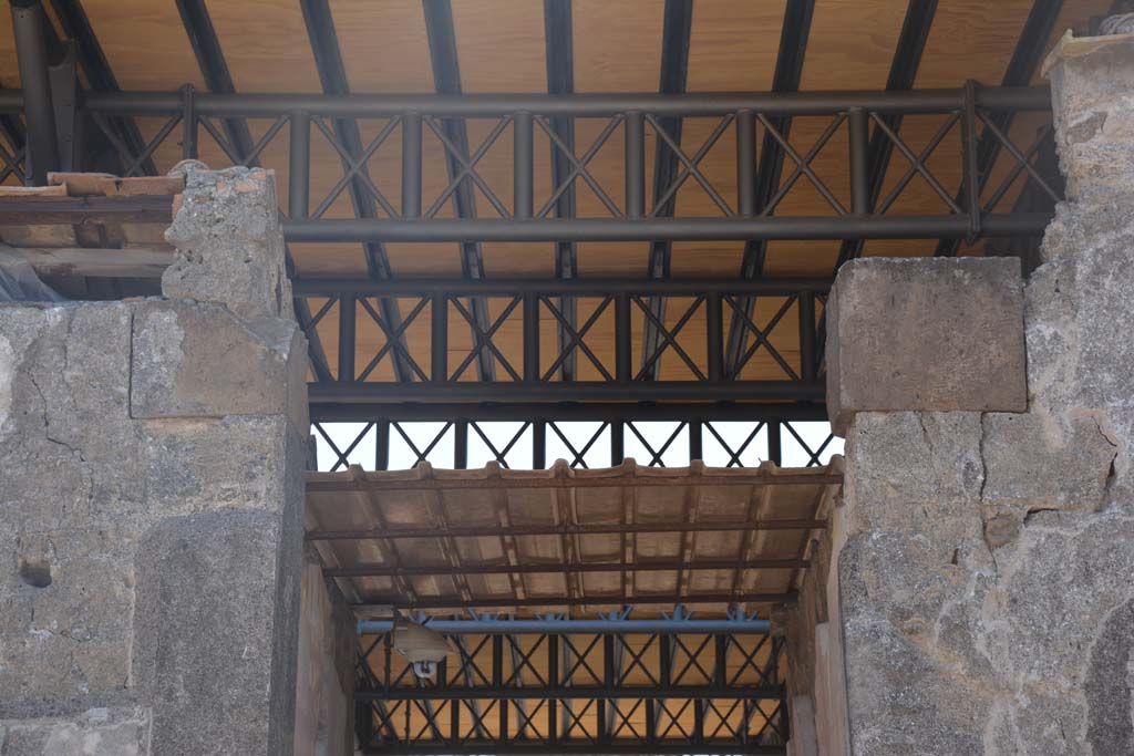 VI.9.6 Pompeii. July 2017. Upper doorway above entrance doorway. 
Foto Annette Haug, ERC Grant 681269 DÉCOR.