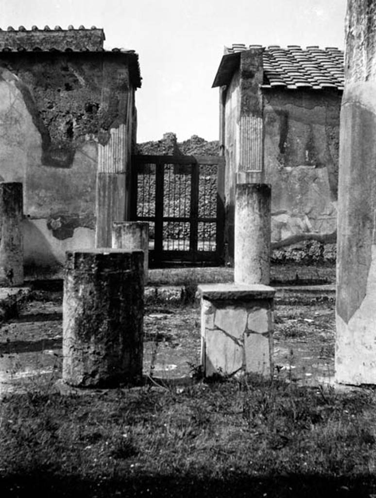 230899 Bestand-D-DAI-ROM-W.809.jpg
VI.9.6 Pompeii. W.809. Room 3, atrium, looking towards west wall and entrance corridor and doorway.
Photo by Tatiana Warscher. Photo © Deutsches Archäologisches Institut, Abteilung Rom, Arkiv. See http://arachne.uni-koeln.de/item/marbilderbestand/230899