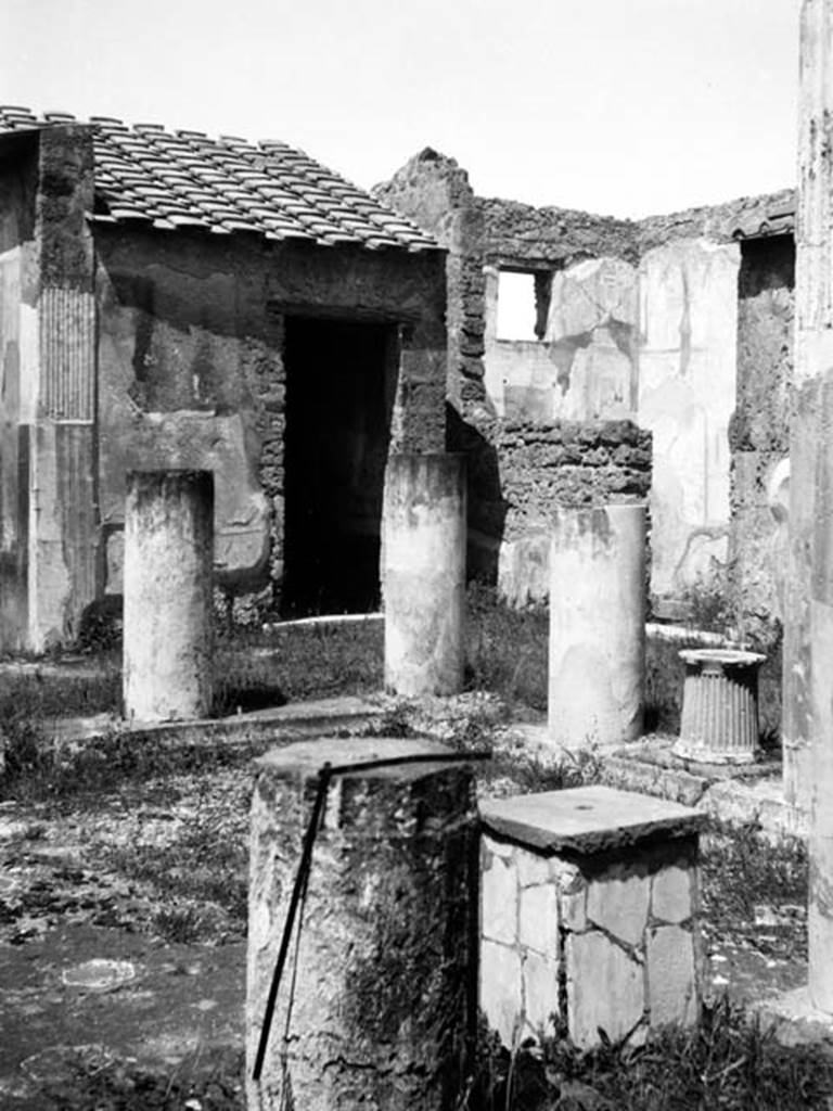231051 Bestand-D-DAI-ROM-W.816.jpg
VI.9.6 Pompeii. W.816. Room 3, looking across impluvium towards north-west side of atrium and doorway to rooms 16 and 13, from tablinum.
Photo by Tatiana Warscher. With kind permission of DAI Rome, whose copyright it remains. 
See http://arachne.uni-koeln.de/item/marbilderbestand/231051
