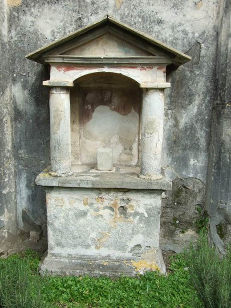 VI.9.6 Pompeii. March 2009. Room 17, aedicula lararium against east wall of garden area.