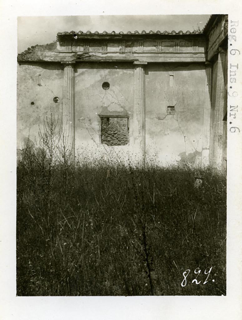 VI.9.6 Pompeii. Pre-1937-39. Room 17, east end of north wall of pseudo-peristyle.
Photo courtesy of American Academy in Rome, Photographic Archive. Warsher collection no. 829.